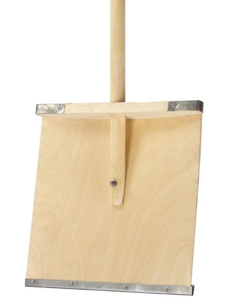 Лопата для снега деревянная 500*380 с деревянным черенком