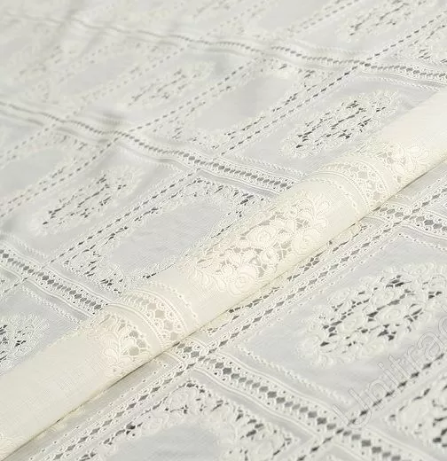 Скатерть ТR-676 бежевая (138*20)